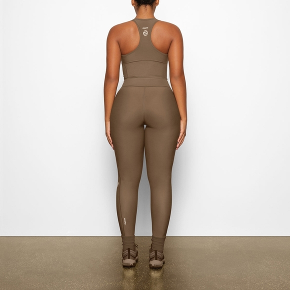 NWT SKIMS HIGH PERFORMANCE HIGH WAISTED 7/8 LEGGING IN OXIDE SIZE XXS - Picture 4 of 10